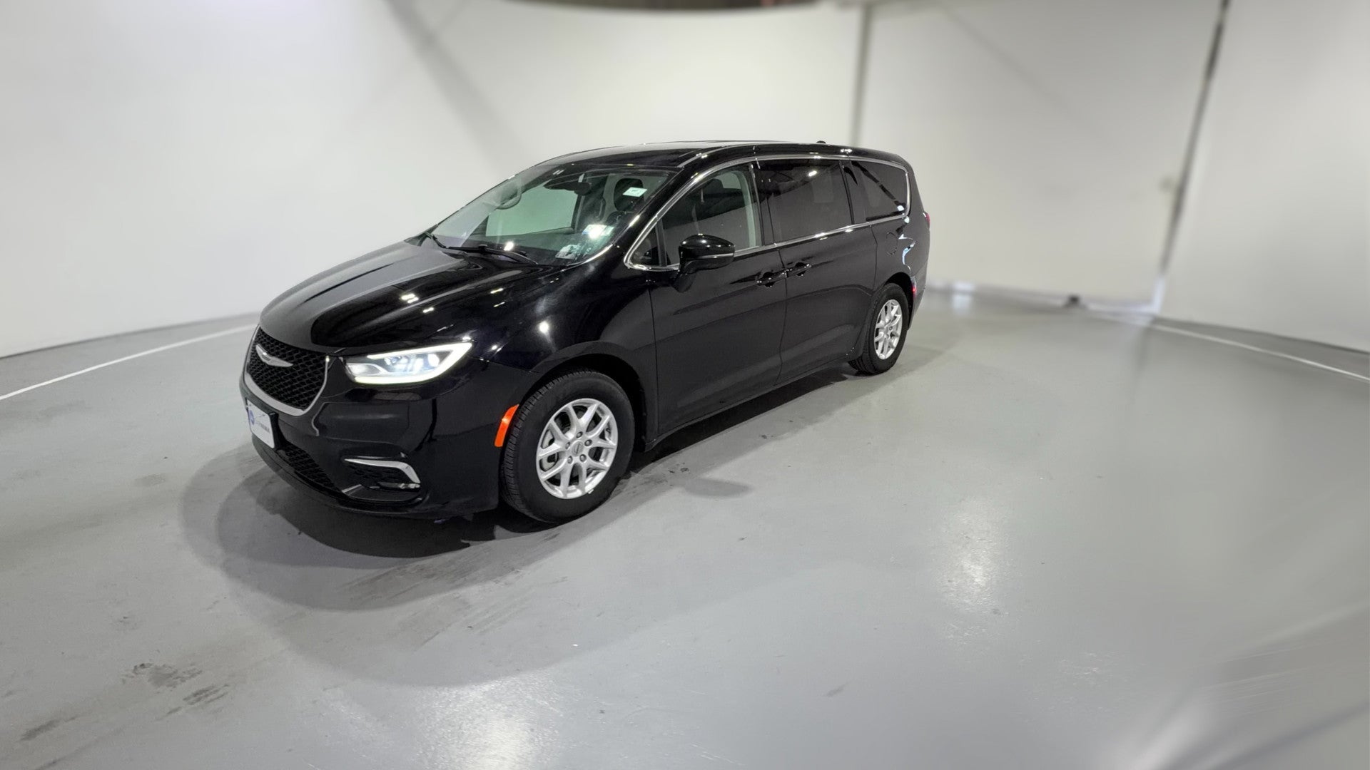 2024 Chrysler Pacifica vehicle photo