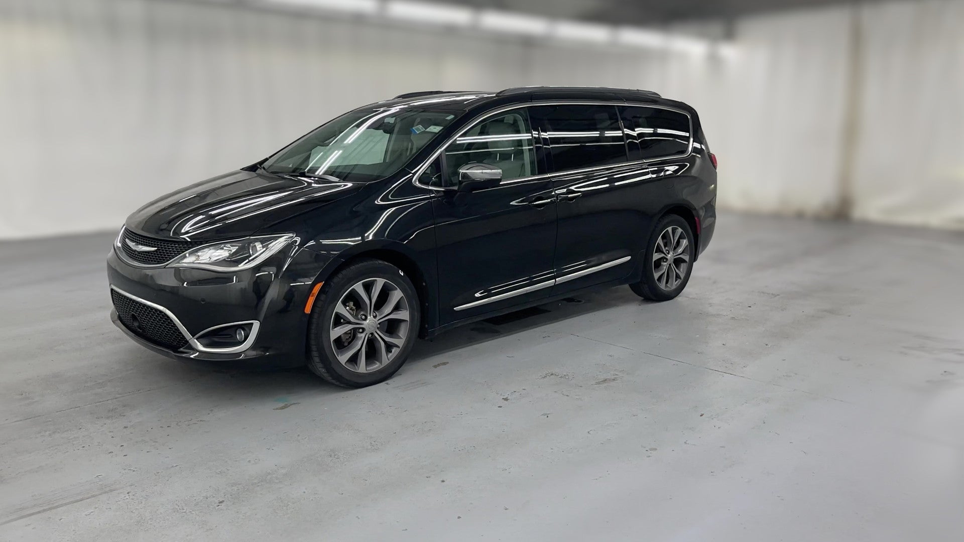 2017 Chrysler Pacifica vehicle photo