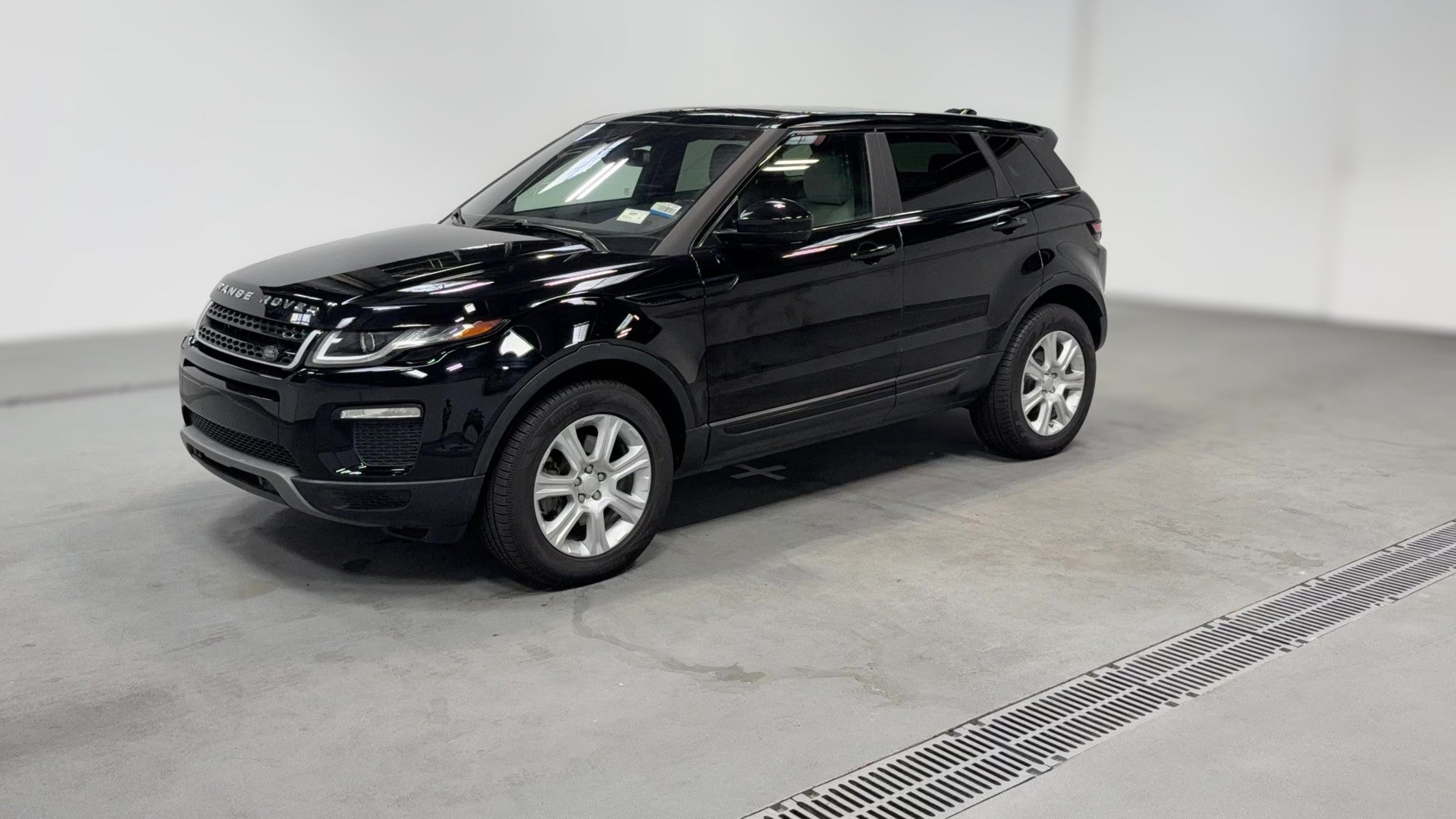 2018 Land Rover Range Rover Evoque vehicle photo