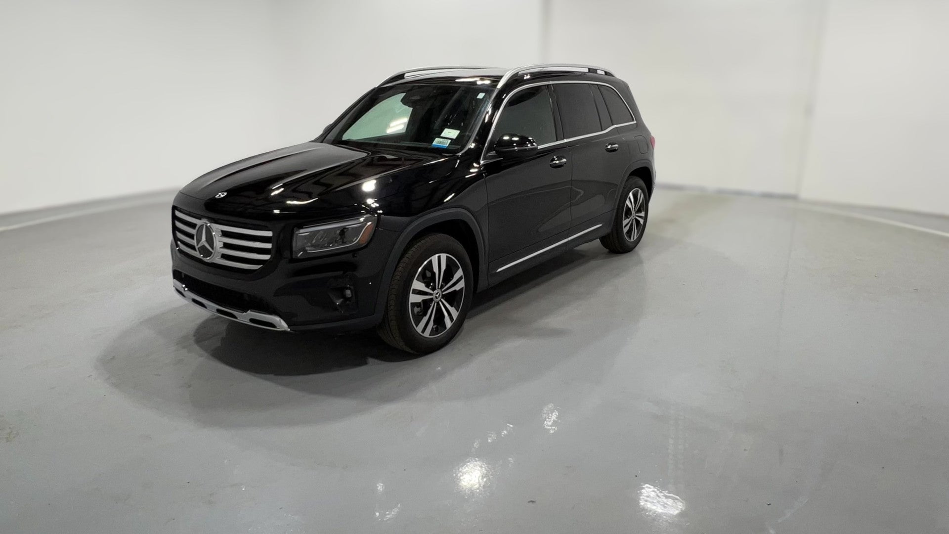 2025 Mercedes-Benz GLB vehicle photo