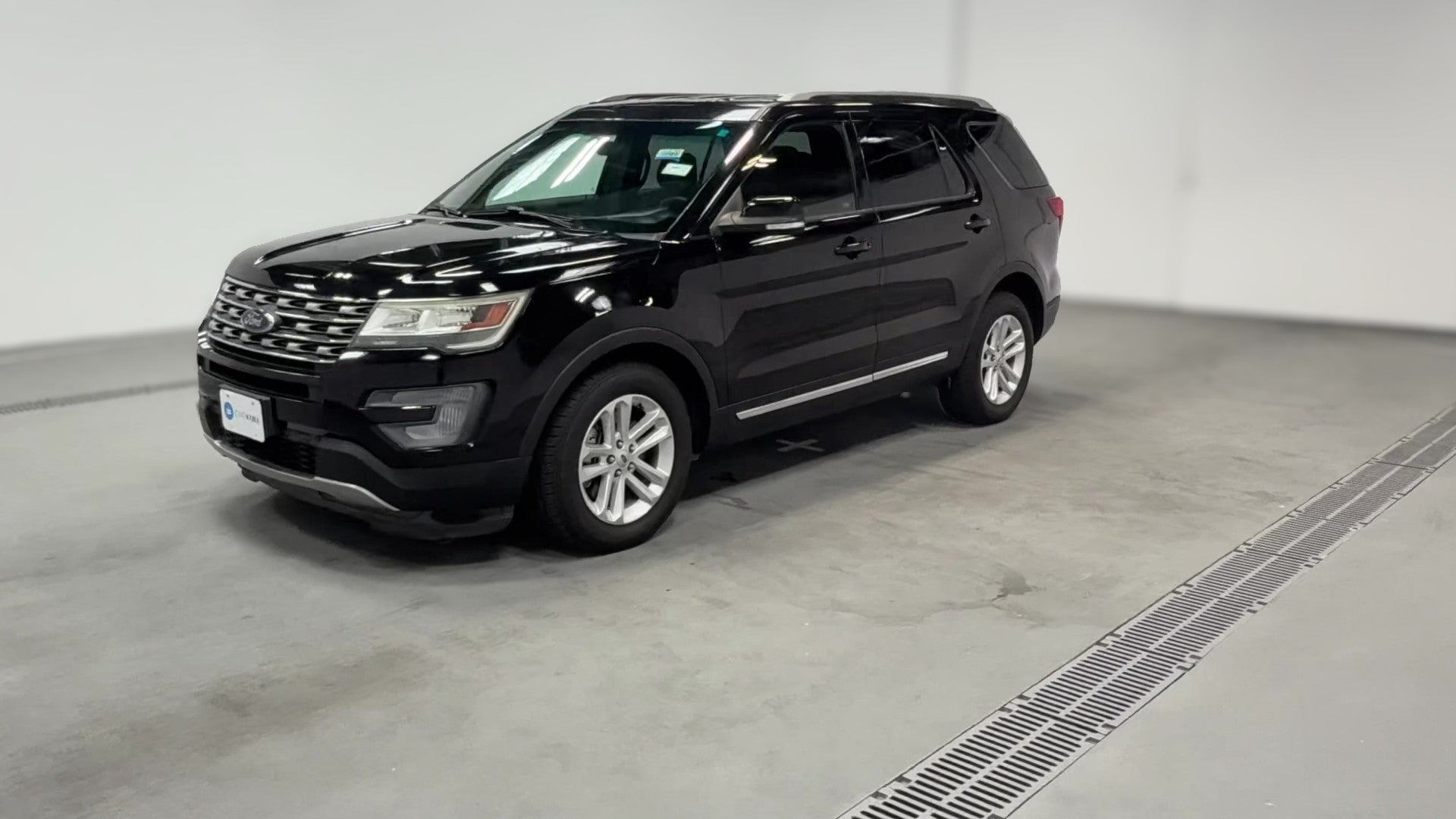 2017 Ford Explorer vehicle photo
