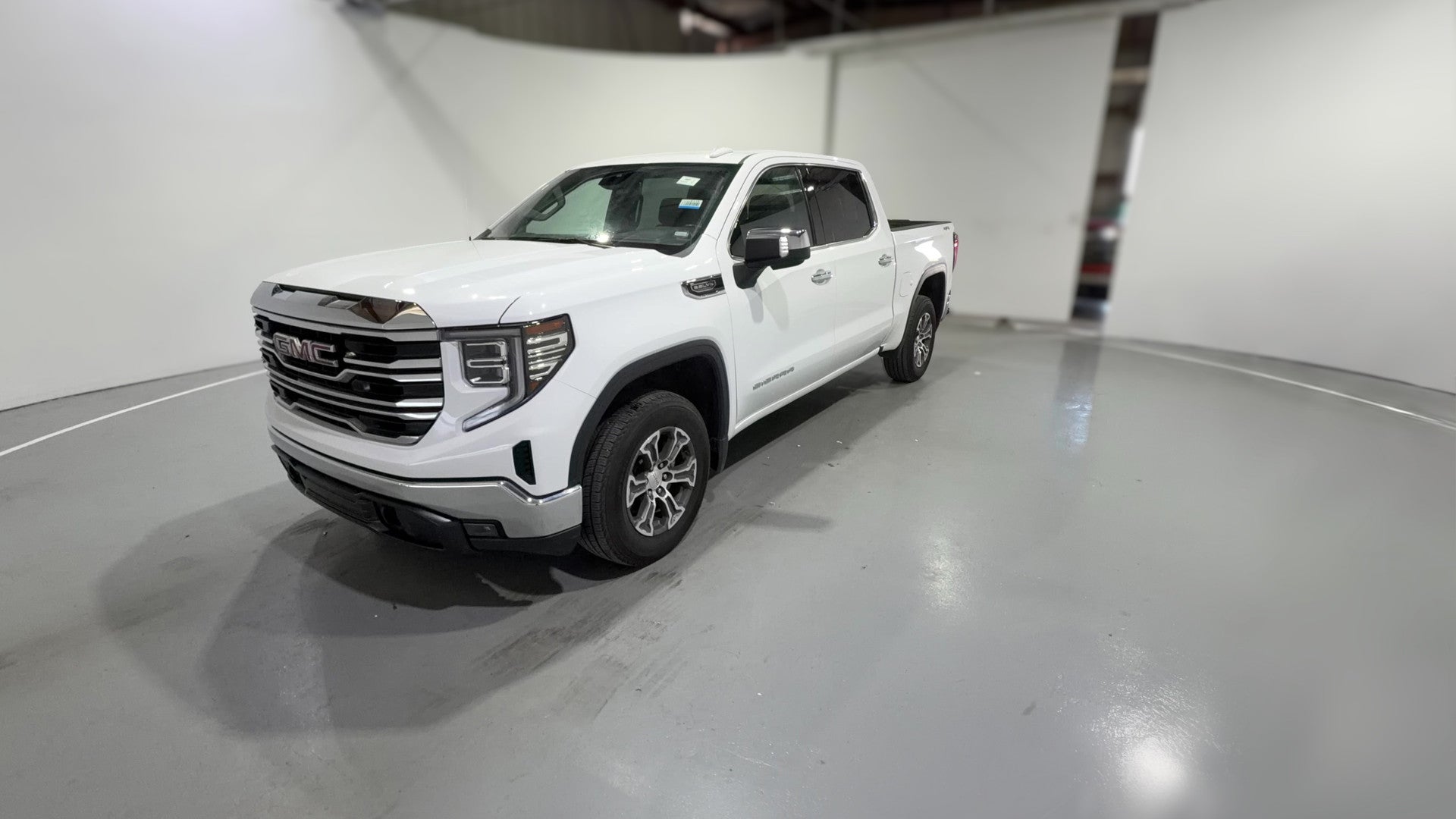 2025 GMC Sierra 1500 Crew Cab vehicle photo