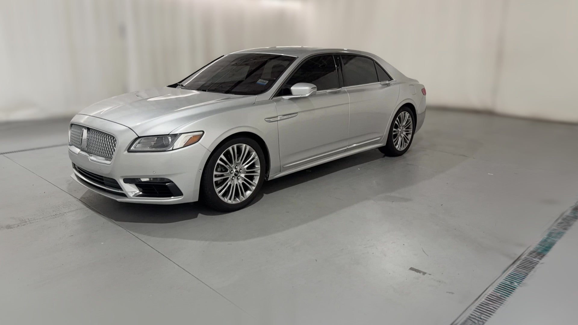 2017 Lincoln Continental vehicle photo