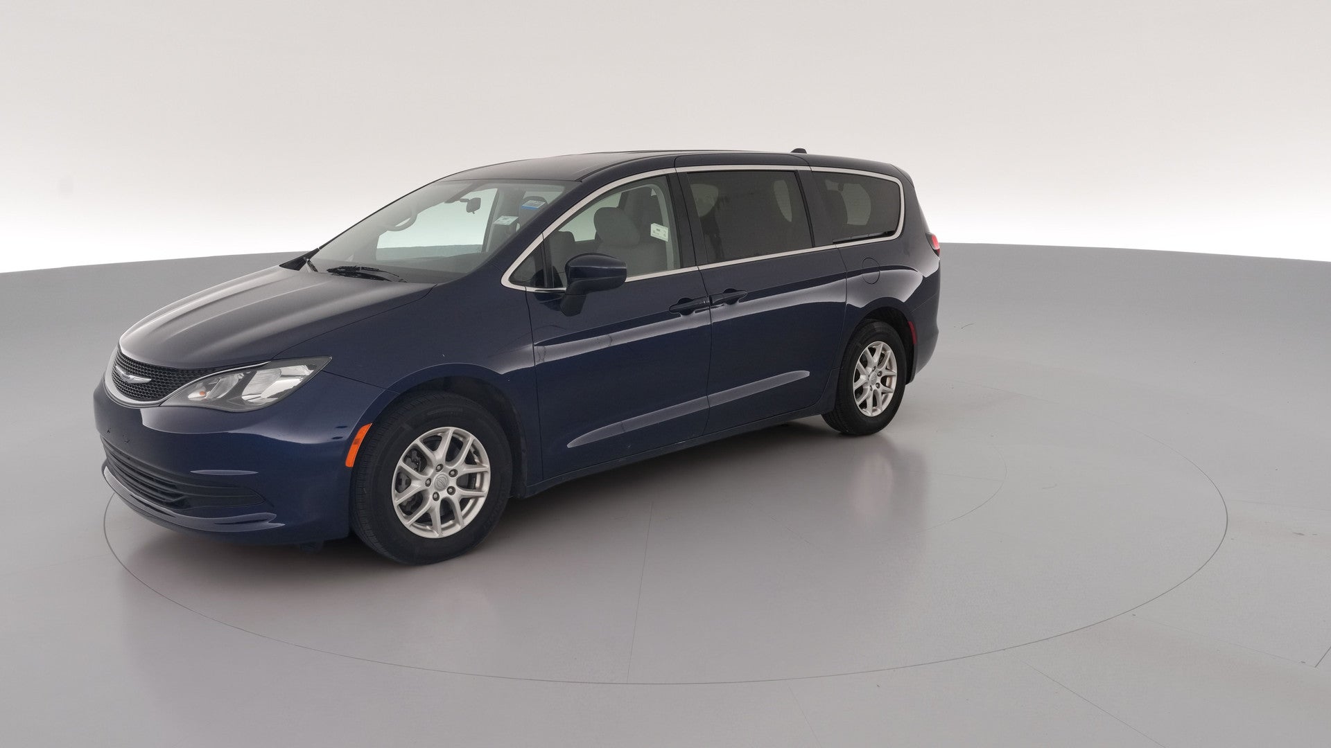 2020 Chrysler Voyager vehicle photo