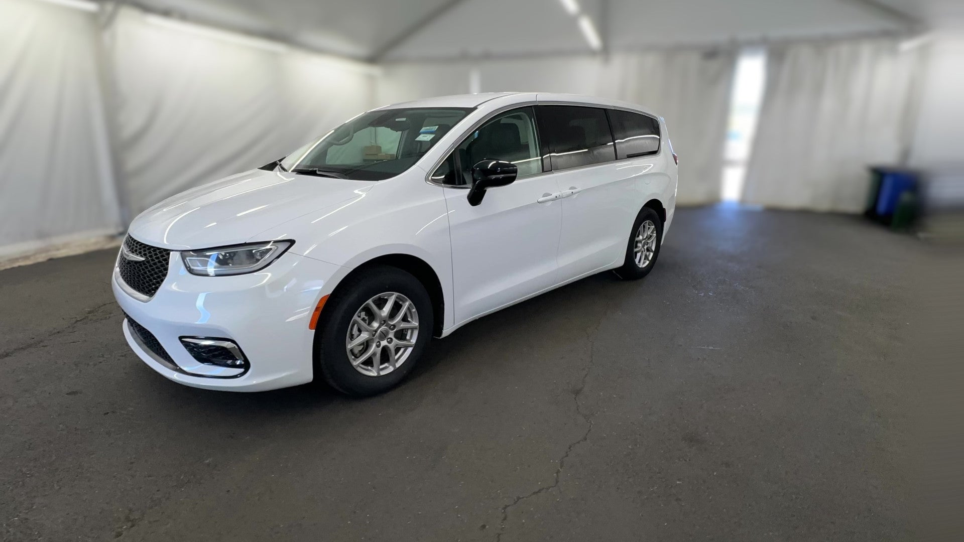 2024 Chrysler Pacifica vehicle photo