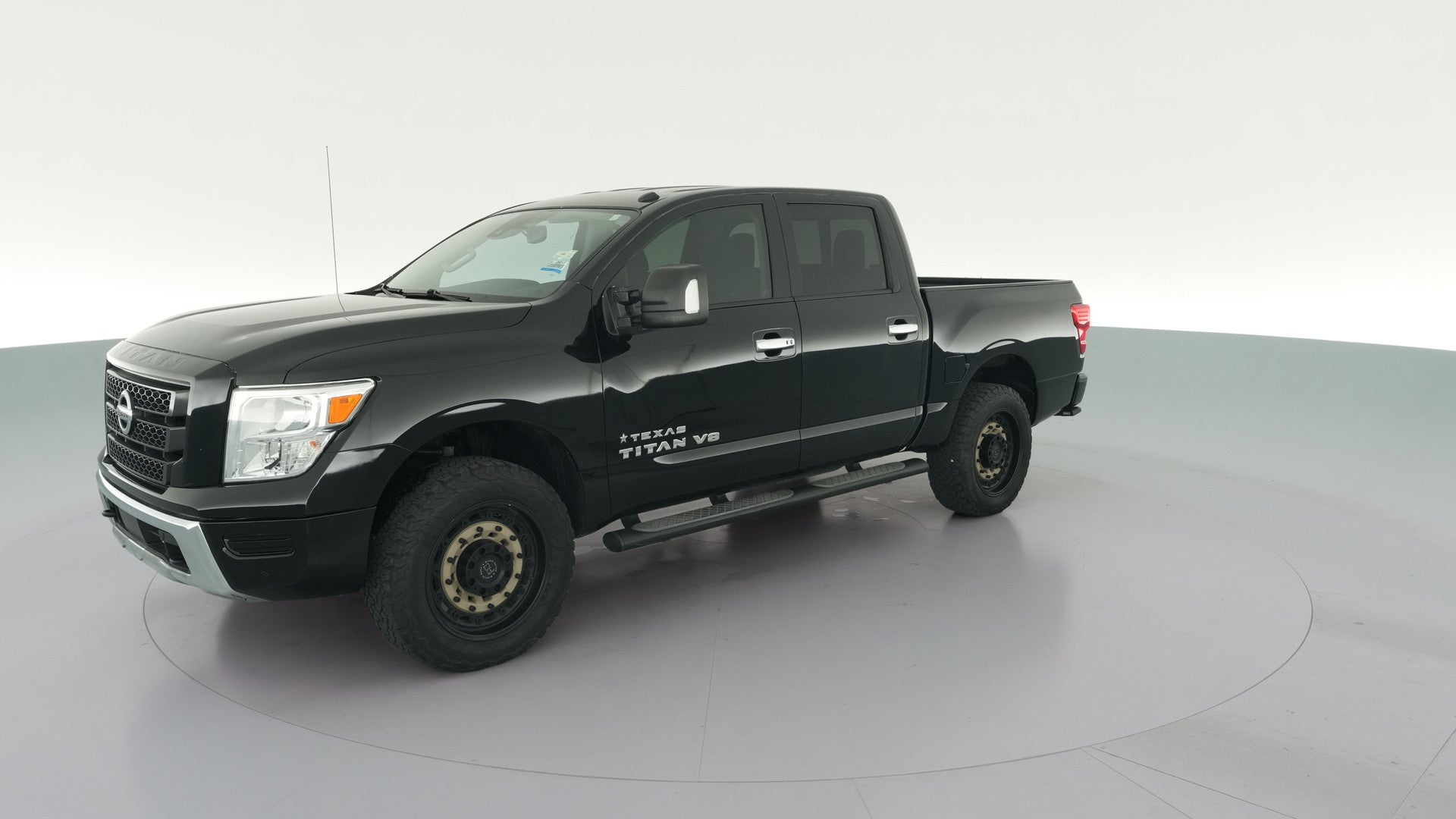 2020 Nissan Titan Crew Cab vehicle photo