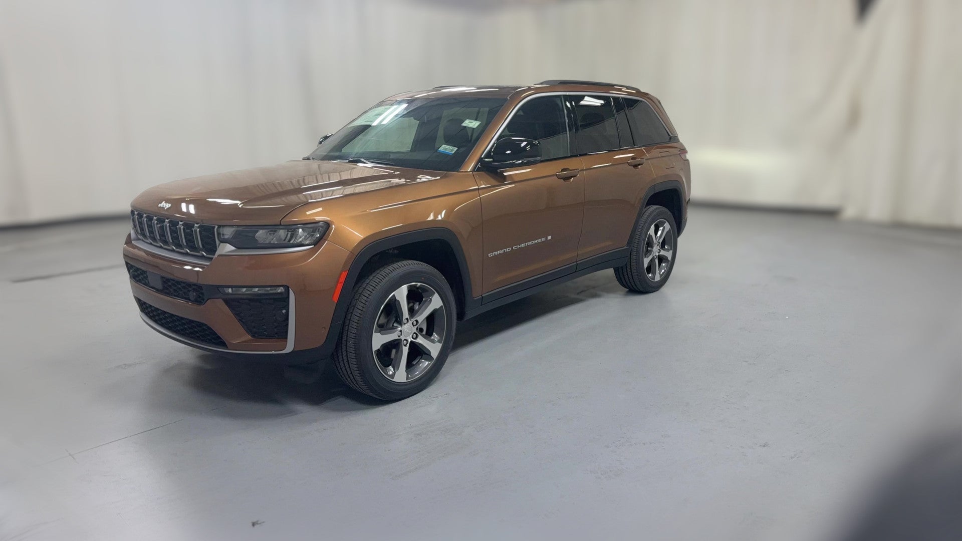 2026 Jeep Grand Cherokee vehicle photo