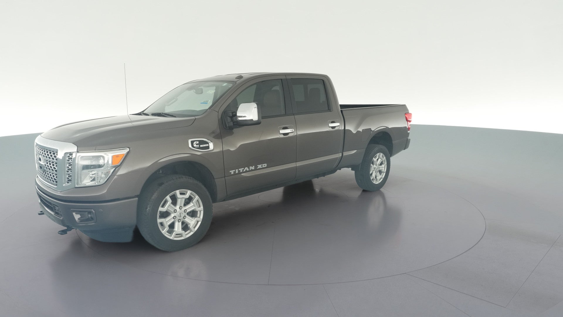 2017 Nissan TITAN XD Crew Cab vehicle photo