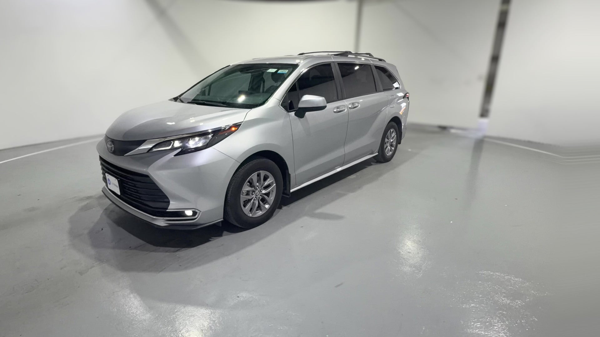 2024 Toyota Sienna vehicle photo