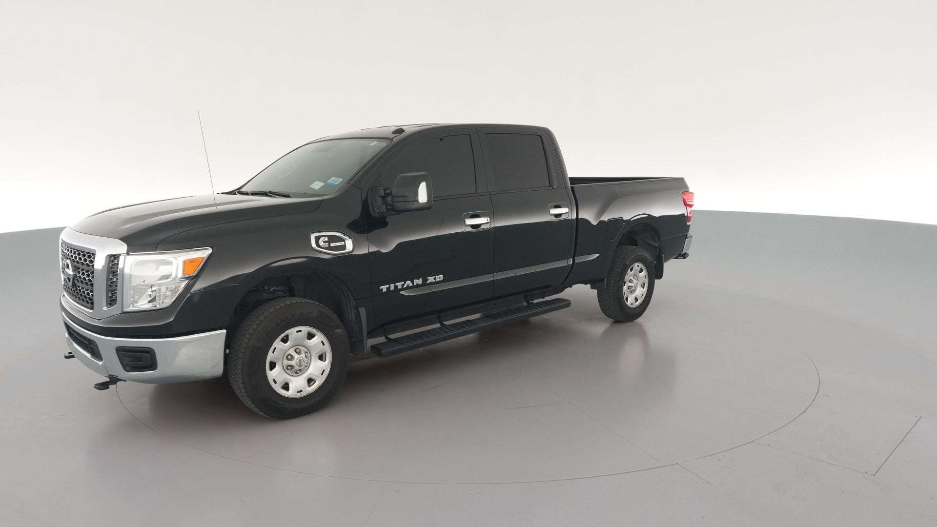 2018 Nissan TITAN XD Crew Cab vehicle photo