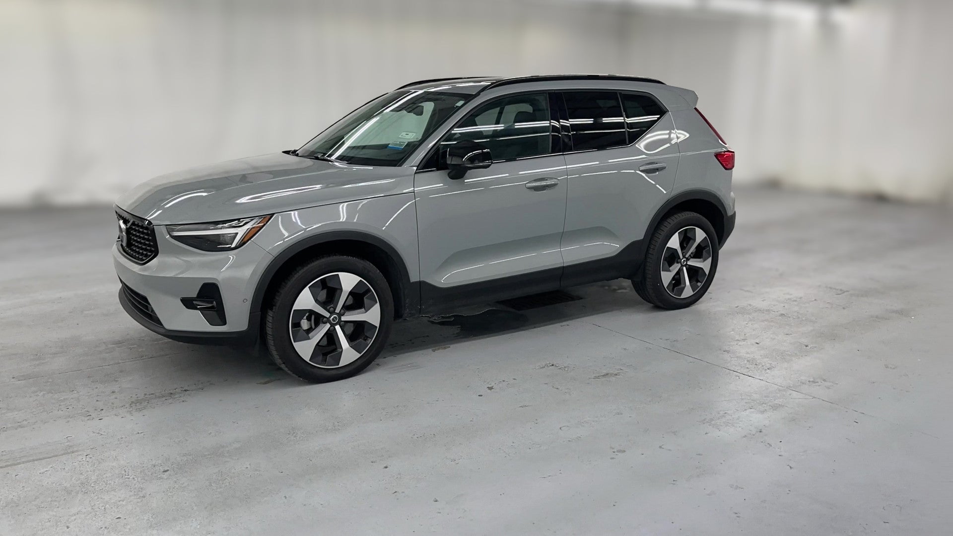 2026 Volvo XC40 vehicle photo