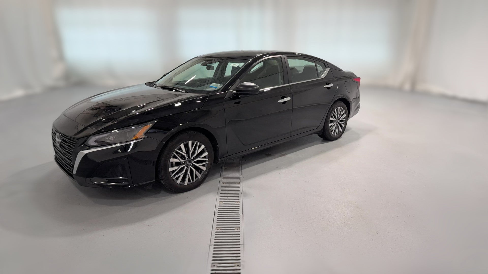 2025 Nissan Altima vehicle photo