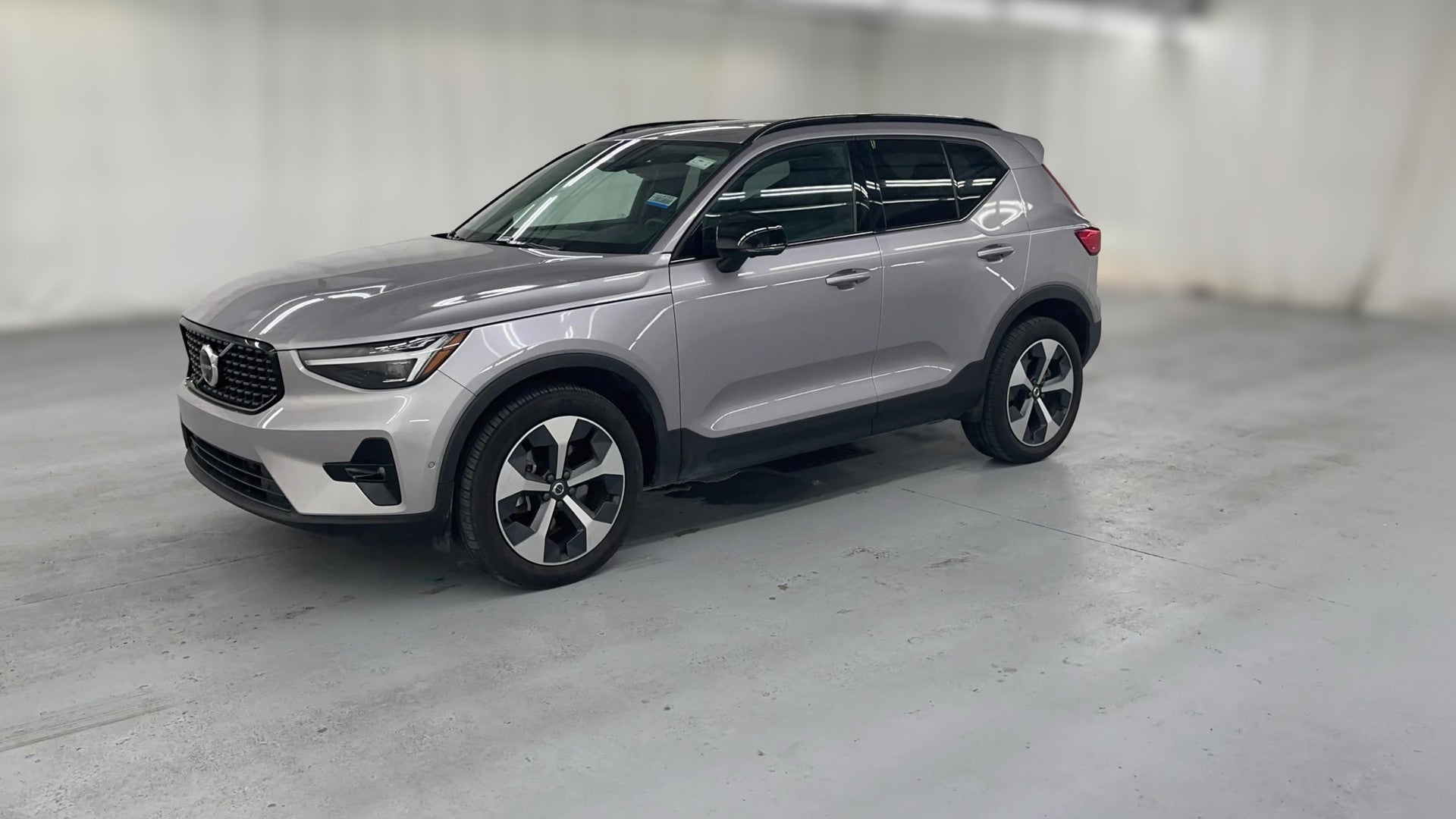 2026 Volvo XC40 vehicle photo