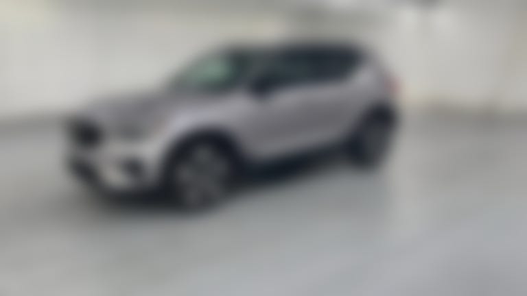 2026 Volvo XC40 vehicle photo