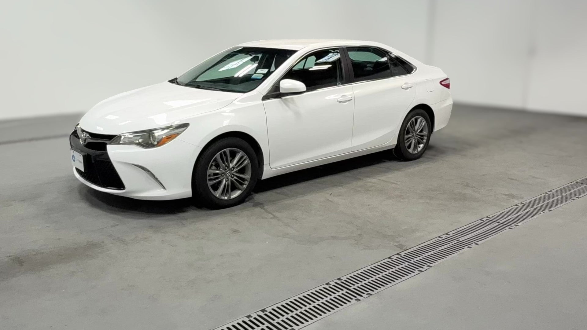 2016 Toyota Camry vehicle photo