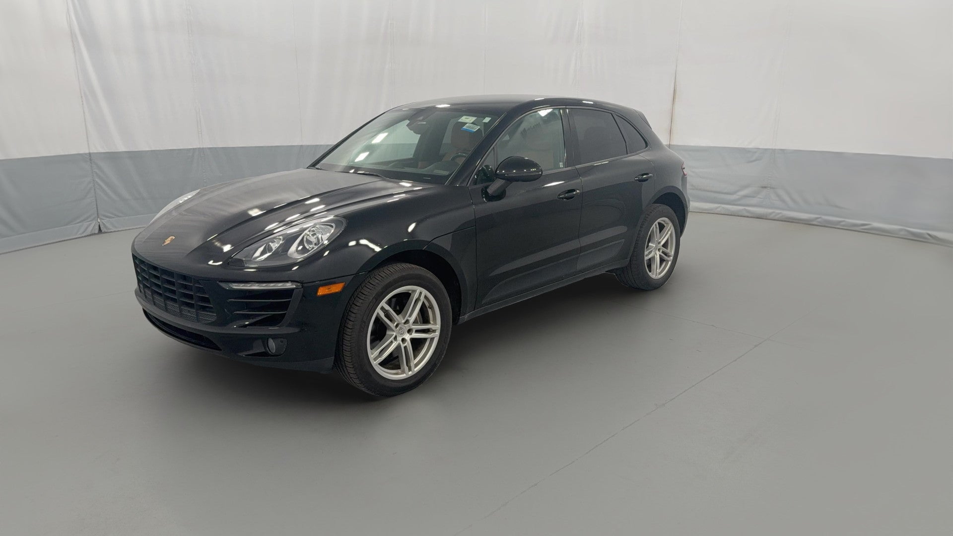 2017 Porsche Macan vehicle photo
