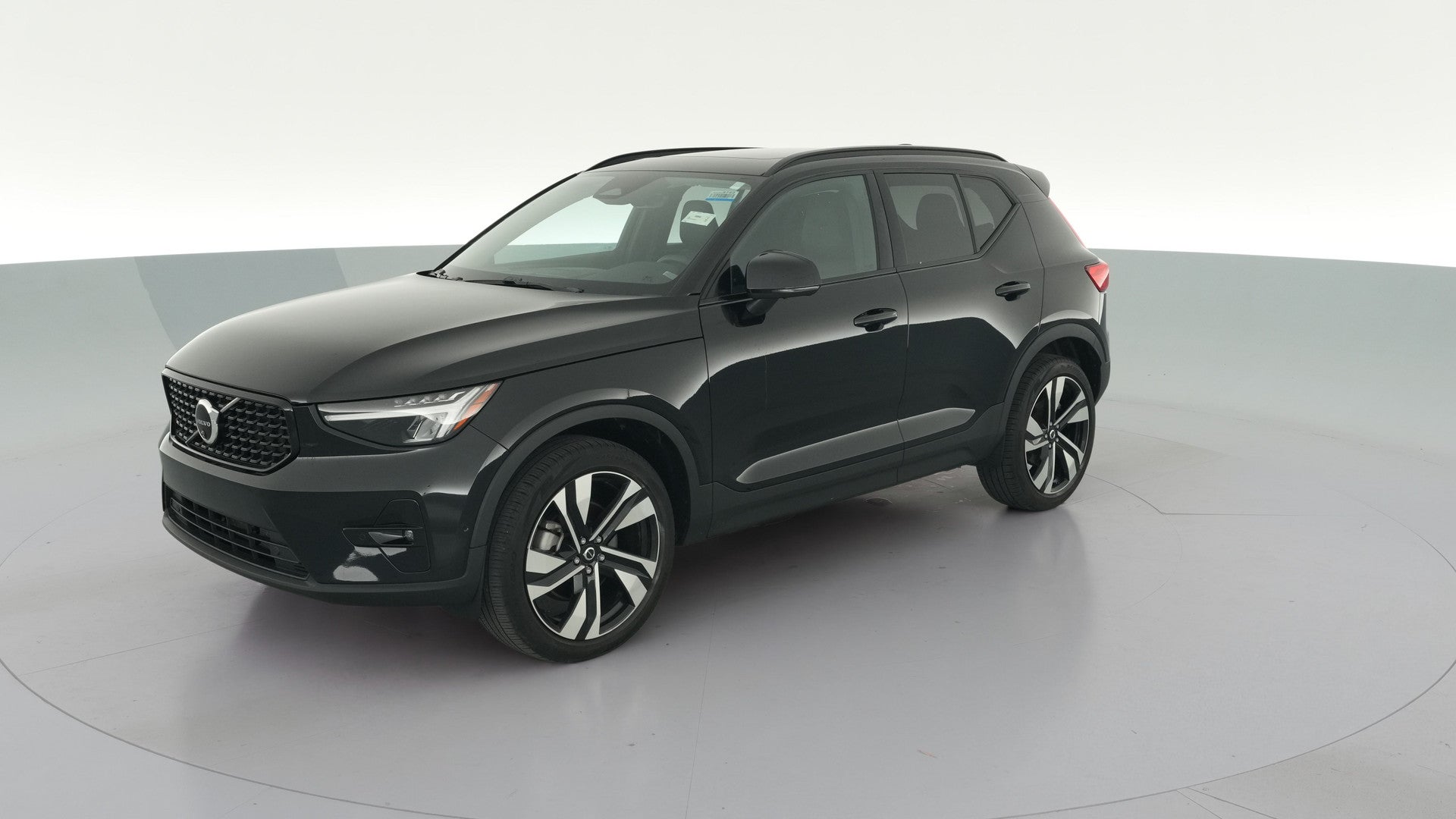 2024 Volvo XC40 vehicle photo