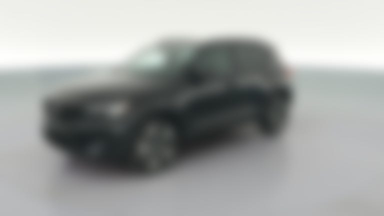 2024 Volvo XC40 vehicle photo