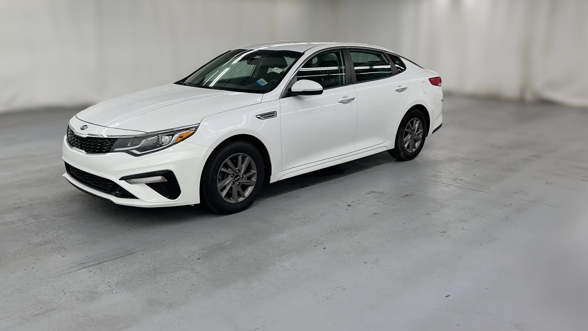 2020 Kia Optima vehicle photo
