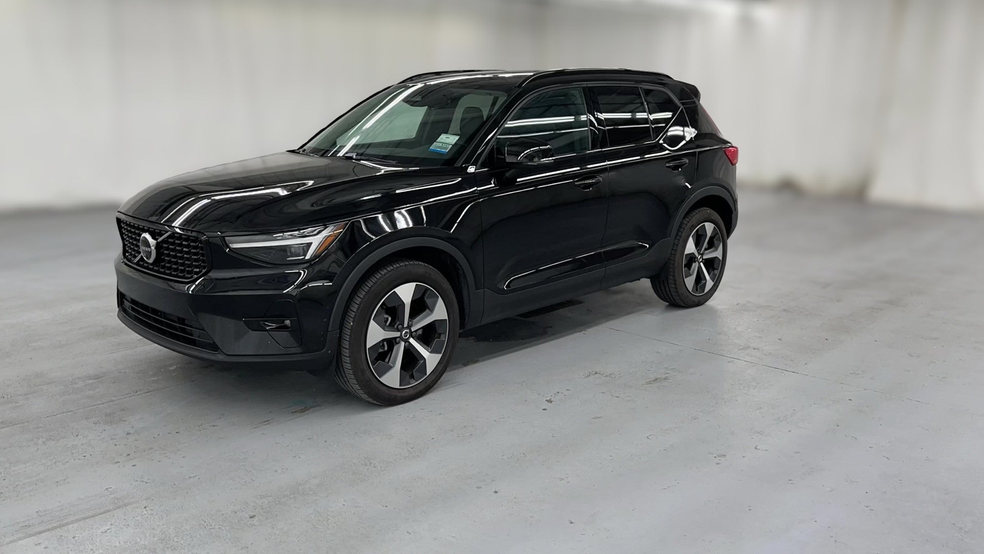 2026 Volvo XC40 vehicle photo