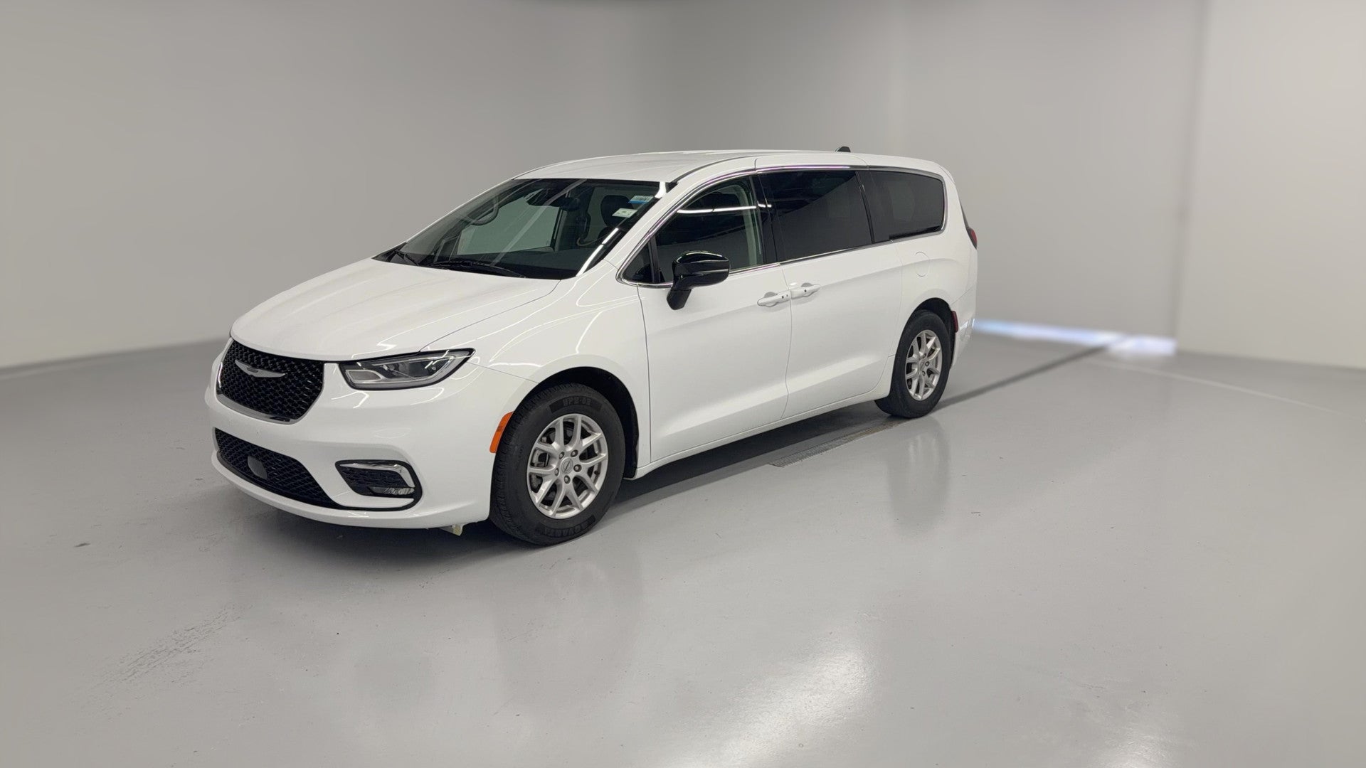 2024 Chrysler Pacifica vehicle photo