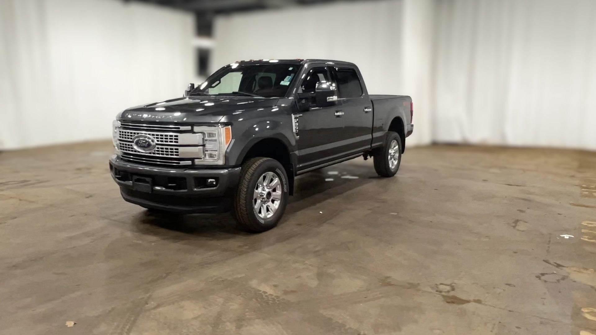 2018 Ford F350 Super Duty Crew Cab vehicle photo