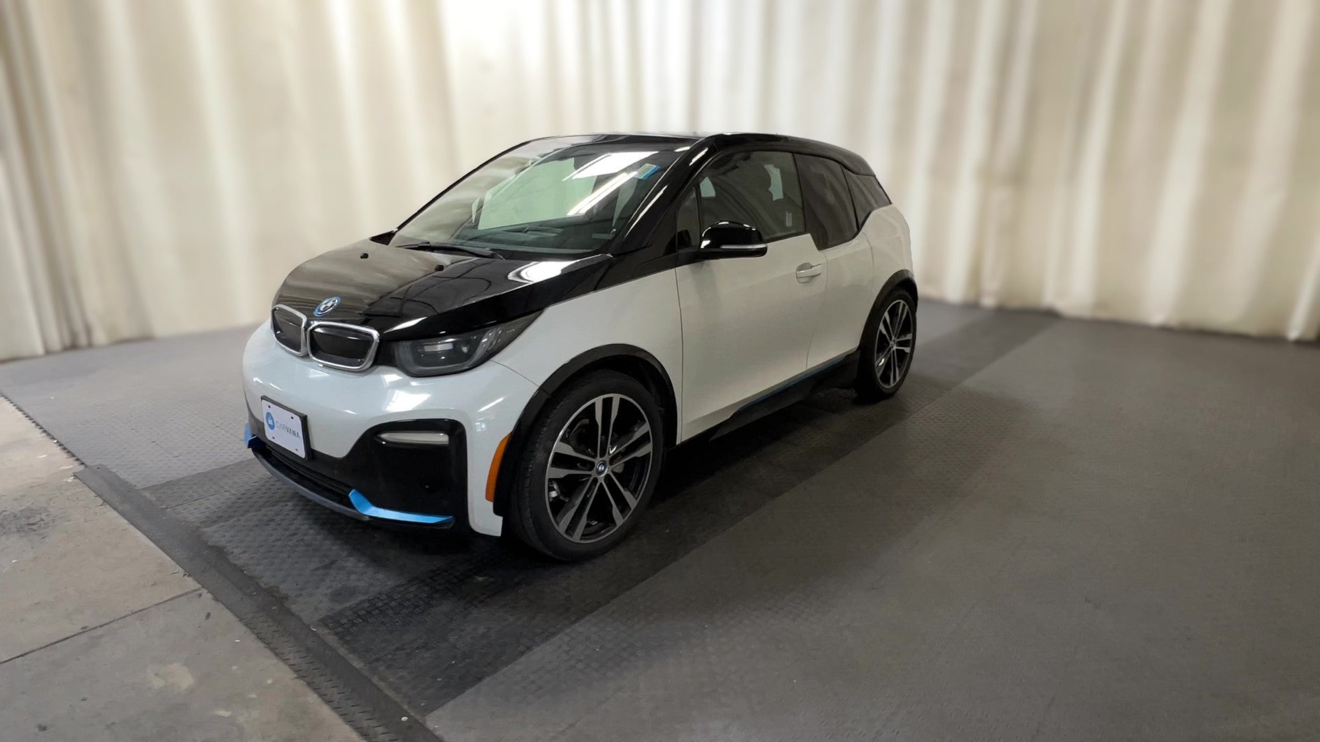 2019 BMW i3 vehicle photo