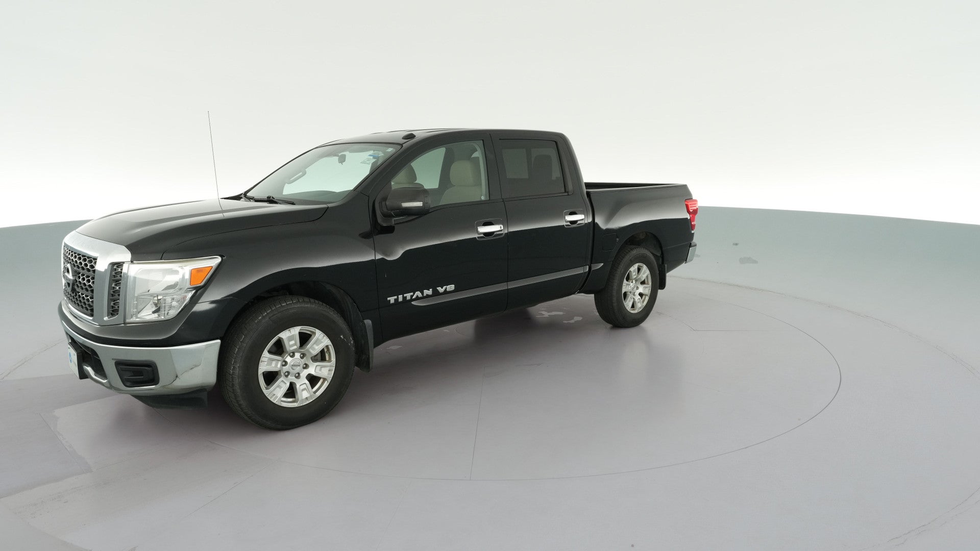 2018 Nissan Titan Crew Cab vehicle photo