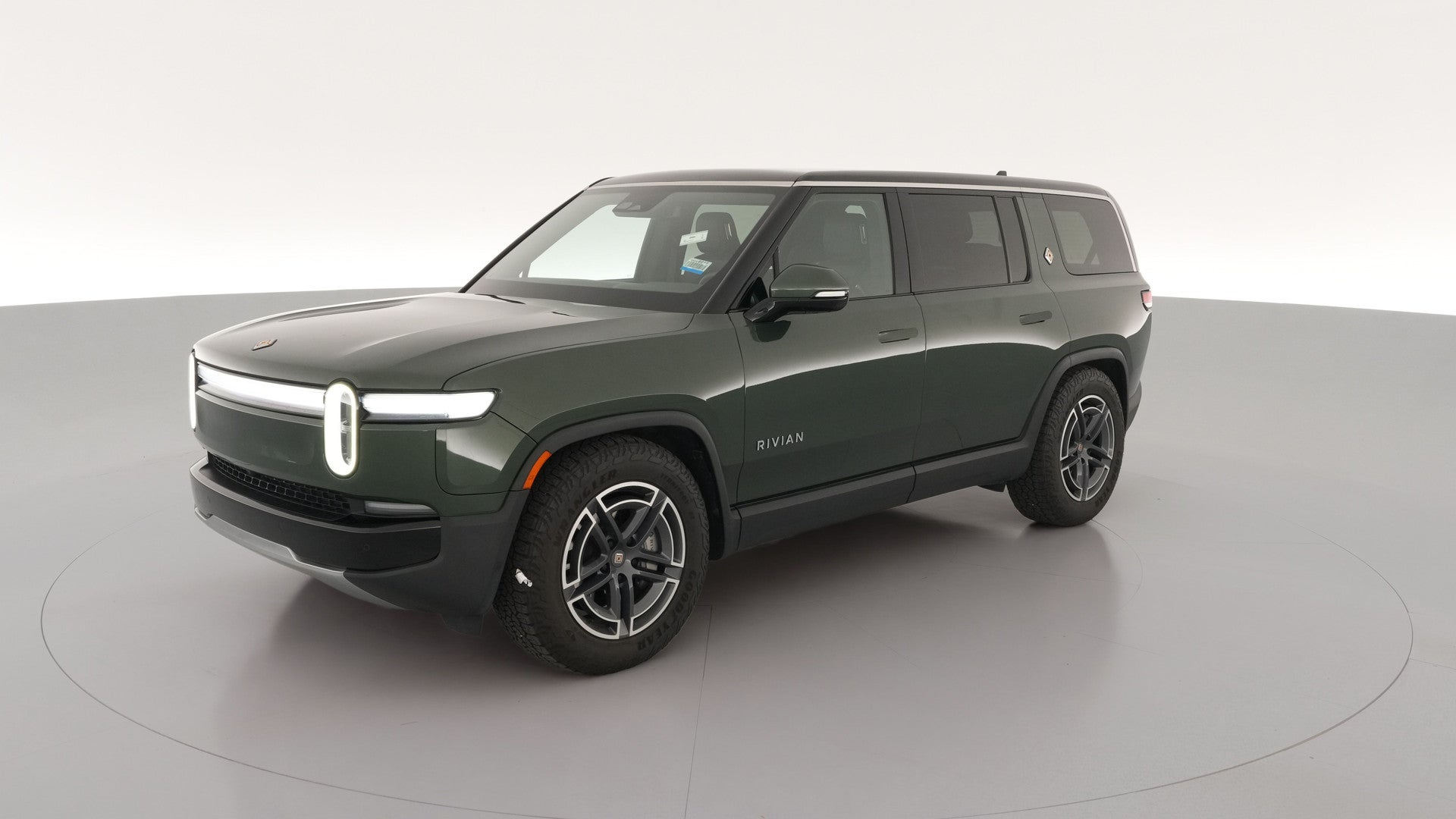 2025 Rivian R1S vehicle photo