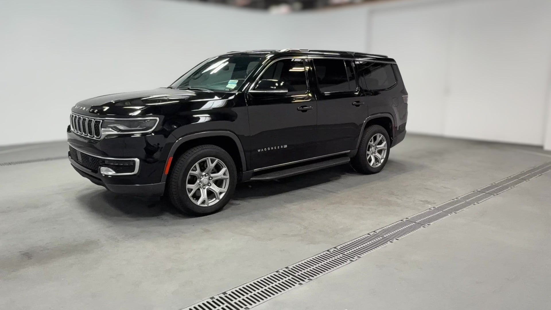 2022 Jeep Wagoneer vehicle photo