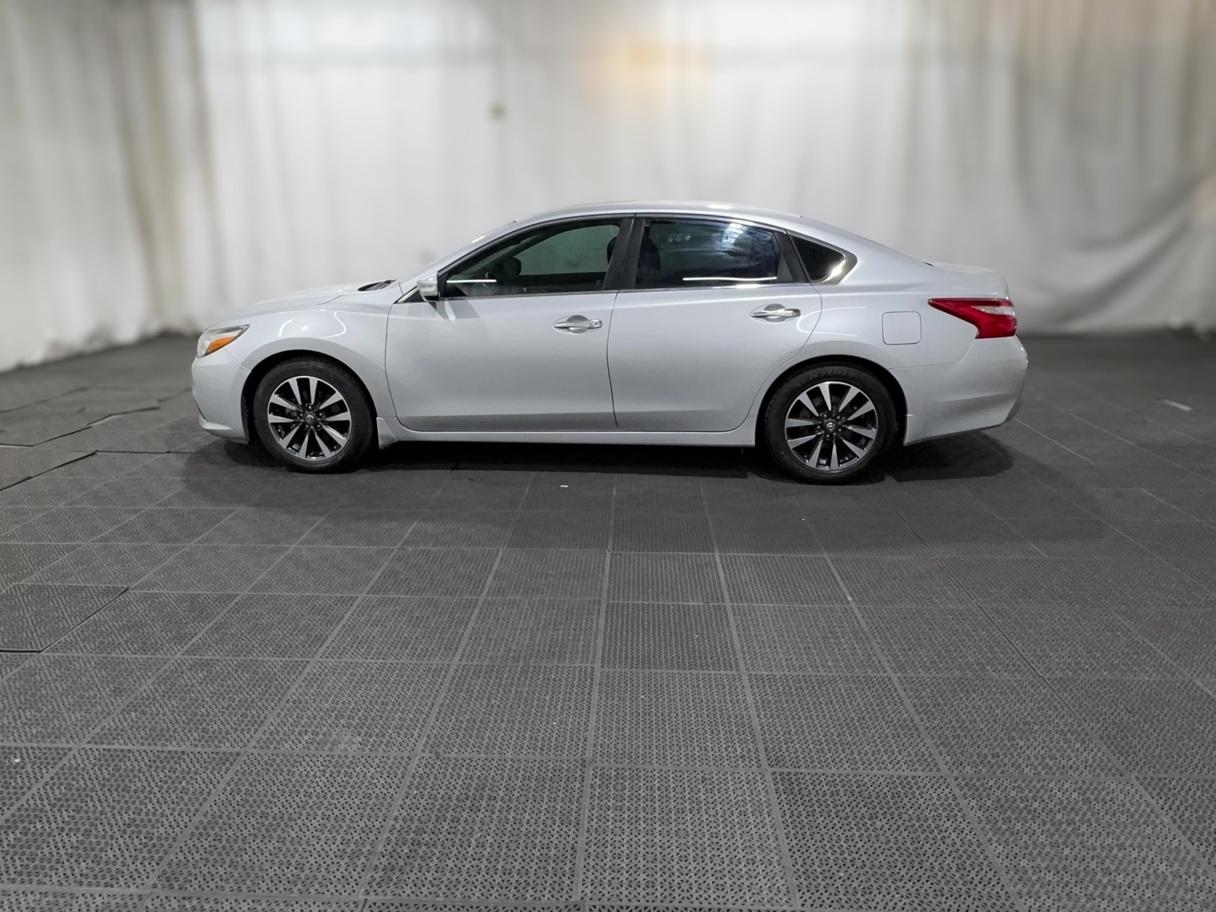 2016 Nissan Altima SV - Photo 28