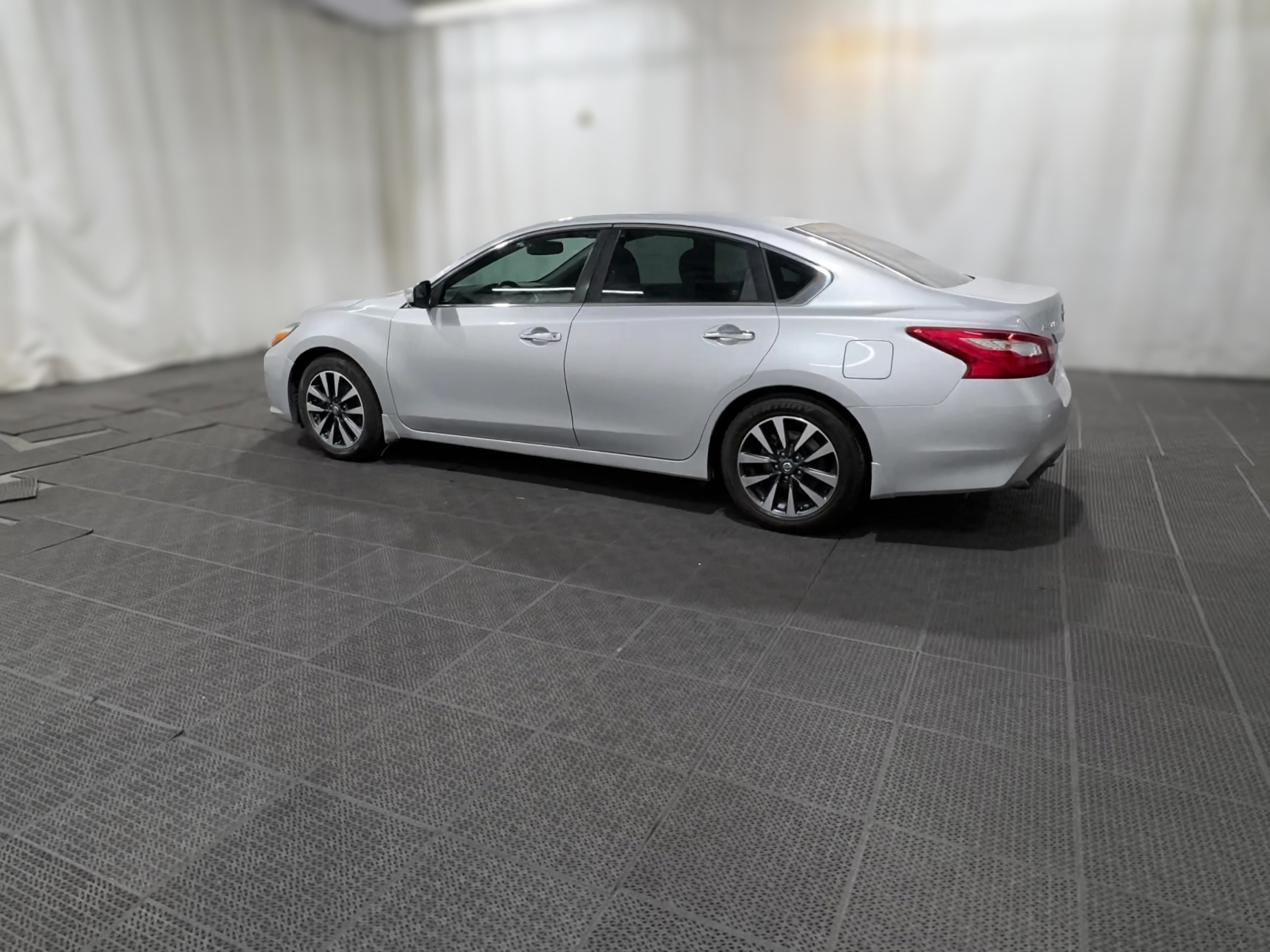 2016 Nissan Altima SV - Photo 29