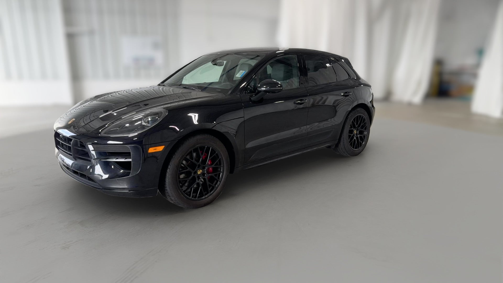 2021 Porsche Macan vehicle photo