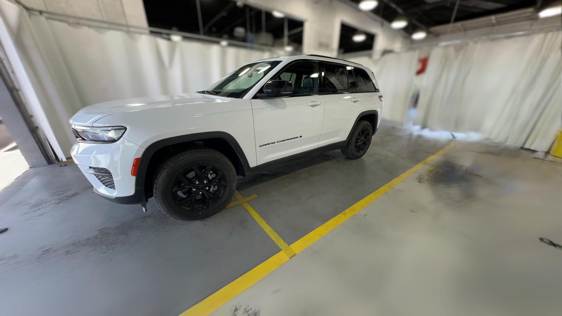 2024 Jeep Grand Cherokee vehicle photo