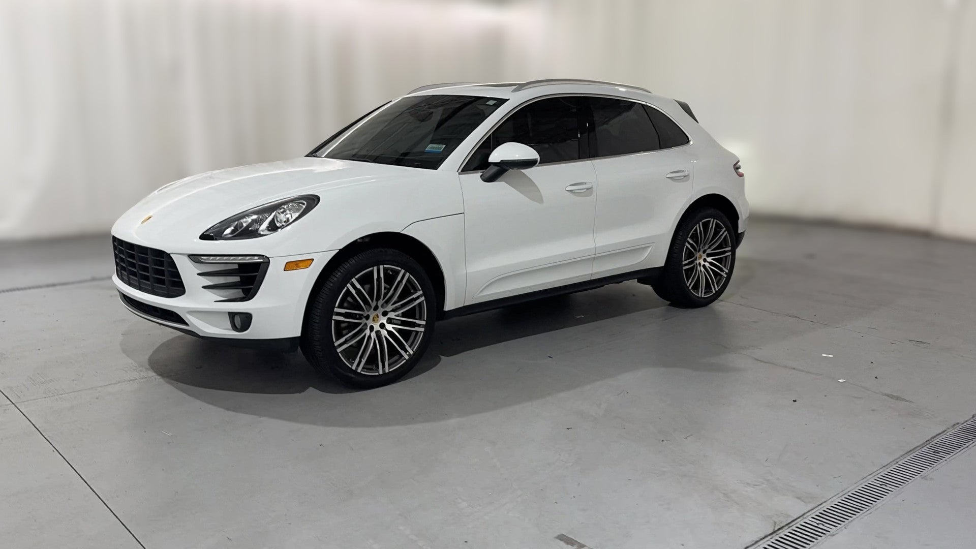 2018 Porsche Macan vehicle photo