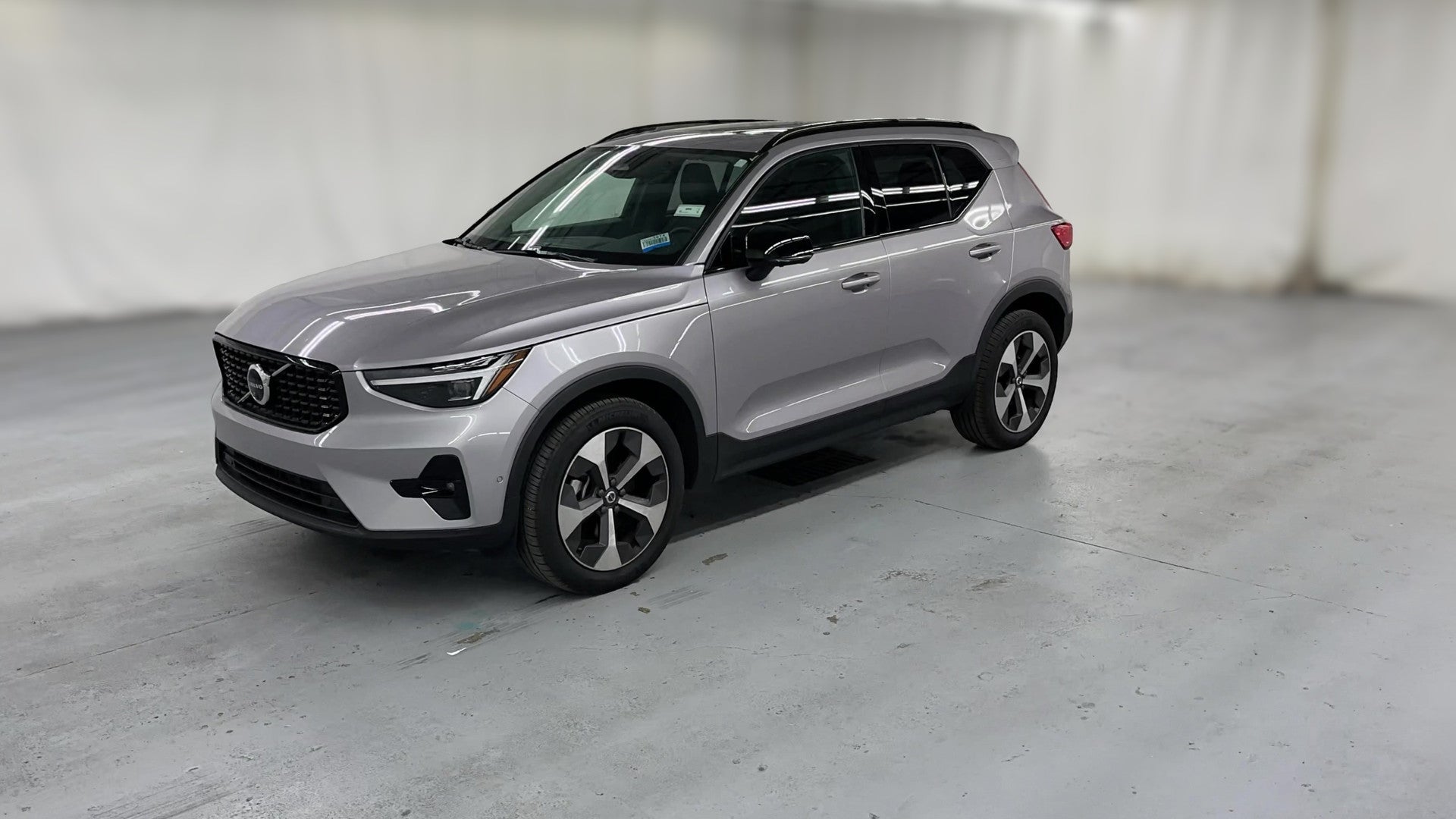 2026 Volvo XC40 vehicle photo
