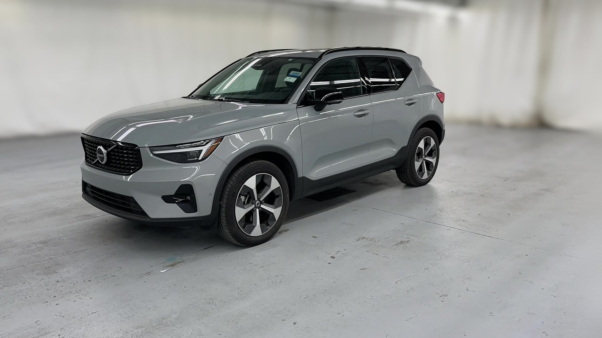 2026 Volvo XC40 vehicle photo