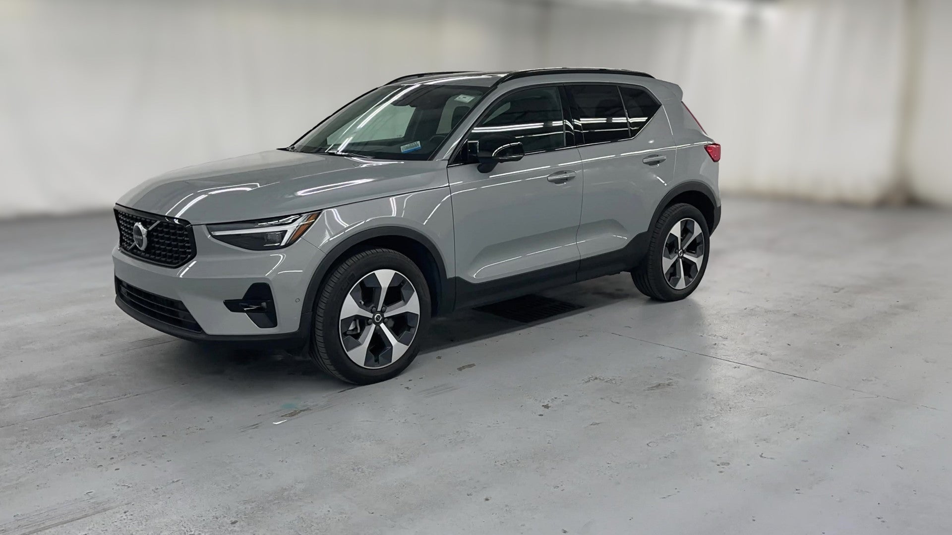2026 Volvo XC40 vehicle photo