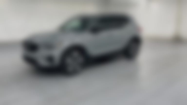 2026 Volvo XC40 vehicle photo