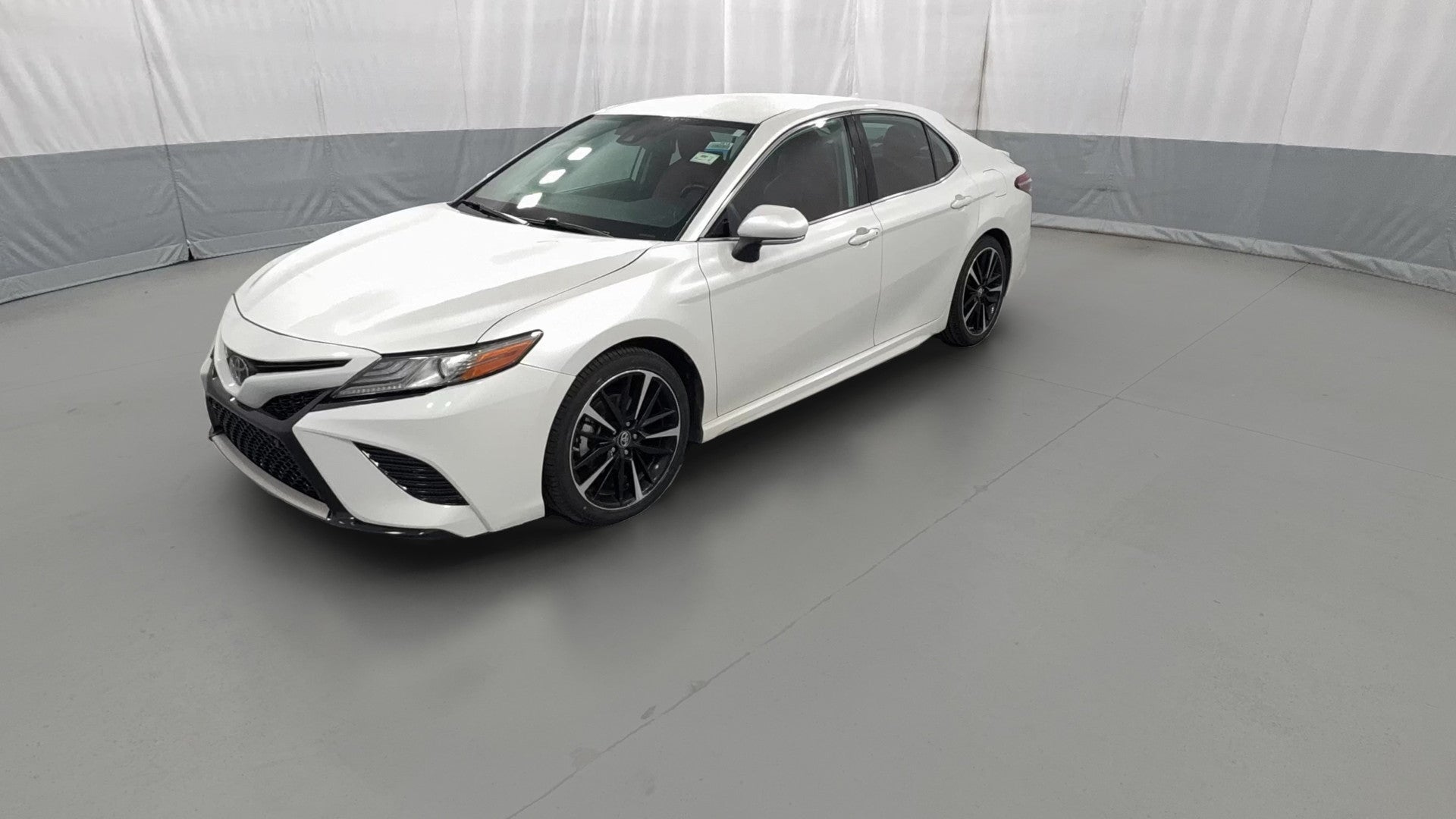2019 Toyota Camry vehicle photo