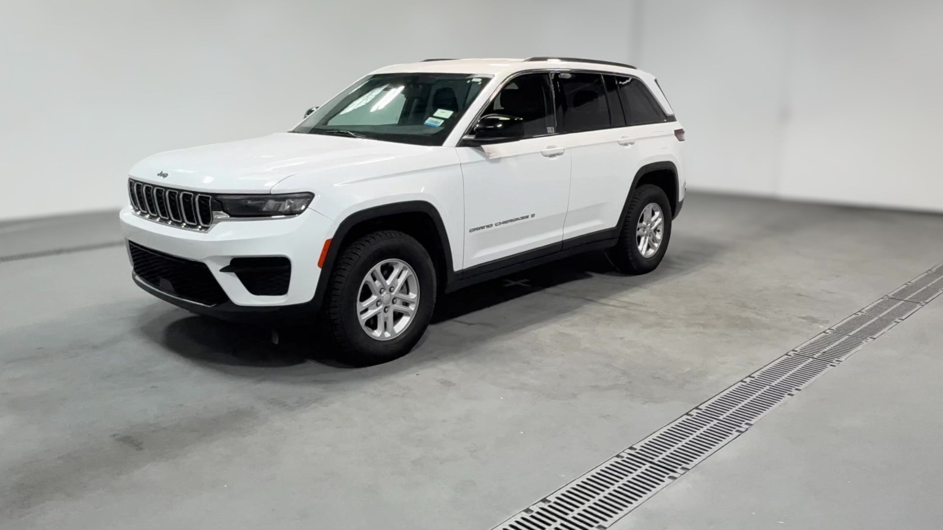 2024 Jeep Grand Cherokee vehicle photo