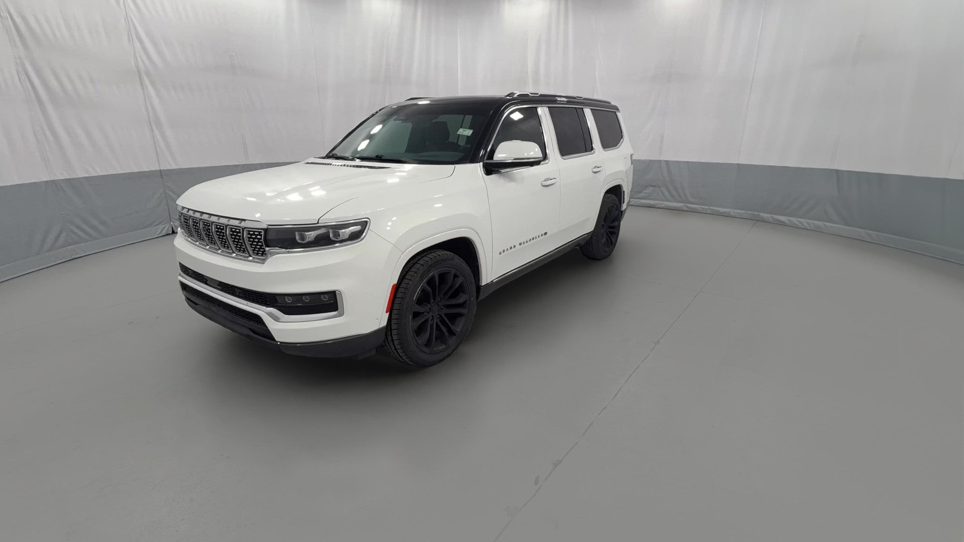 2022 Jeep Grand Wagoneer vehicle photo