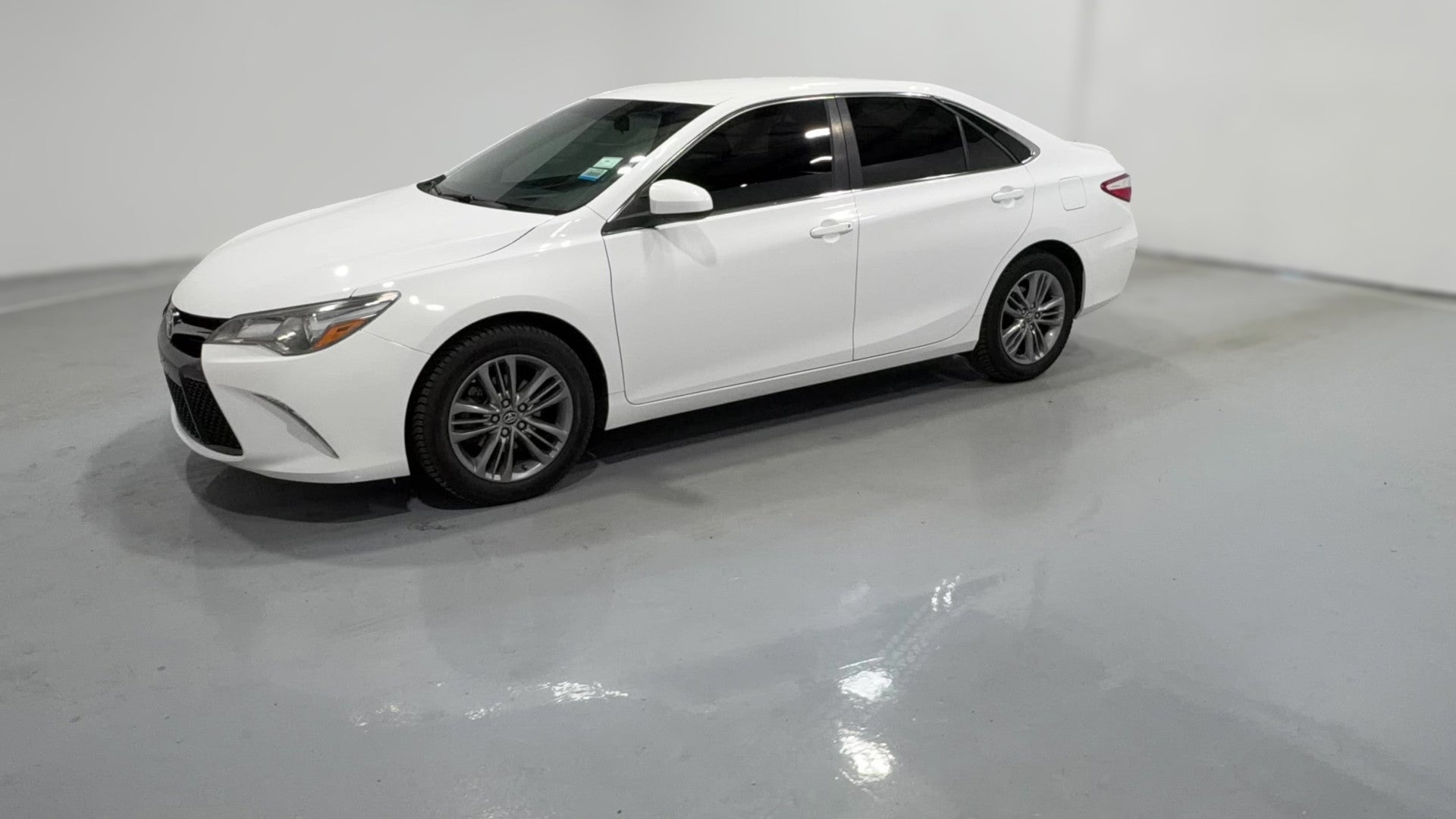 2016 Toyota Camry vehicle photo