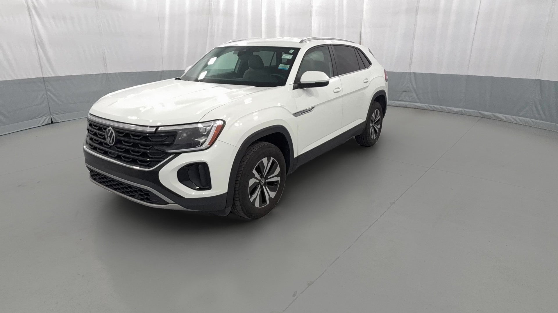 2024 Volkswagen Atlas Cross Sport vehicle photo