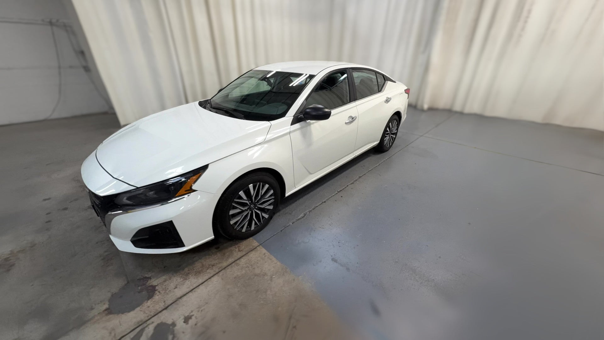 2025 Nissan Altima vehicle photo