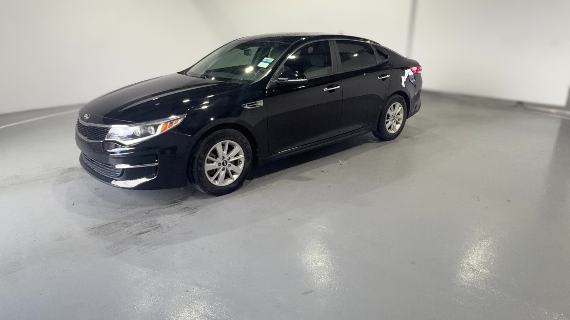 2017 Kia Optima vehicle photo