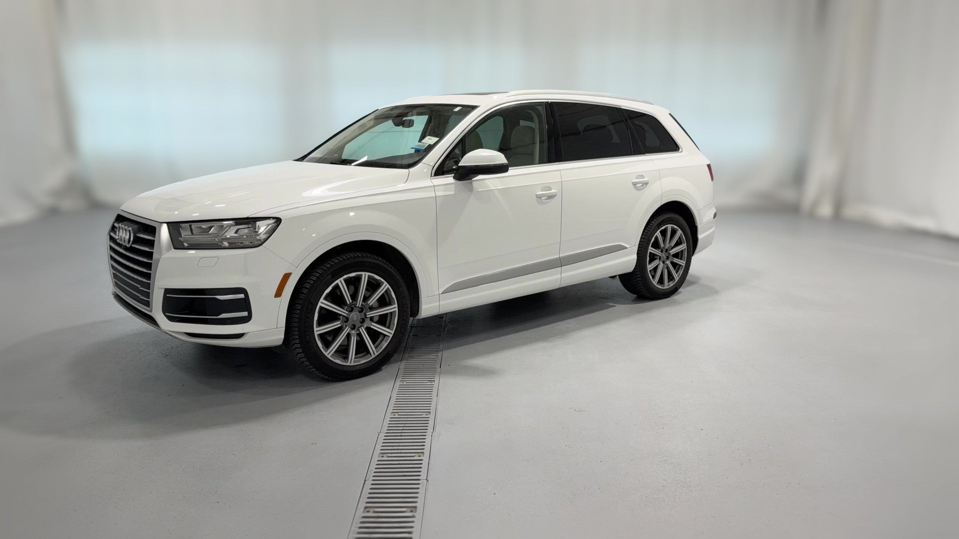 2019 Audi Q7 vehicle photo
