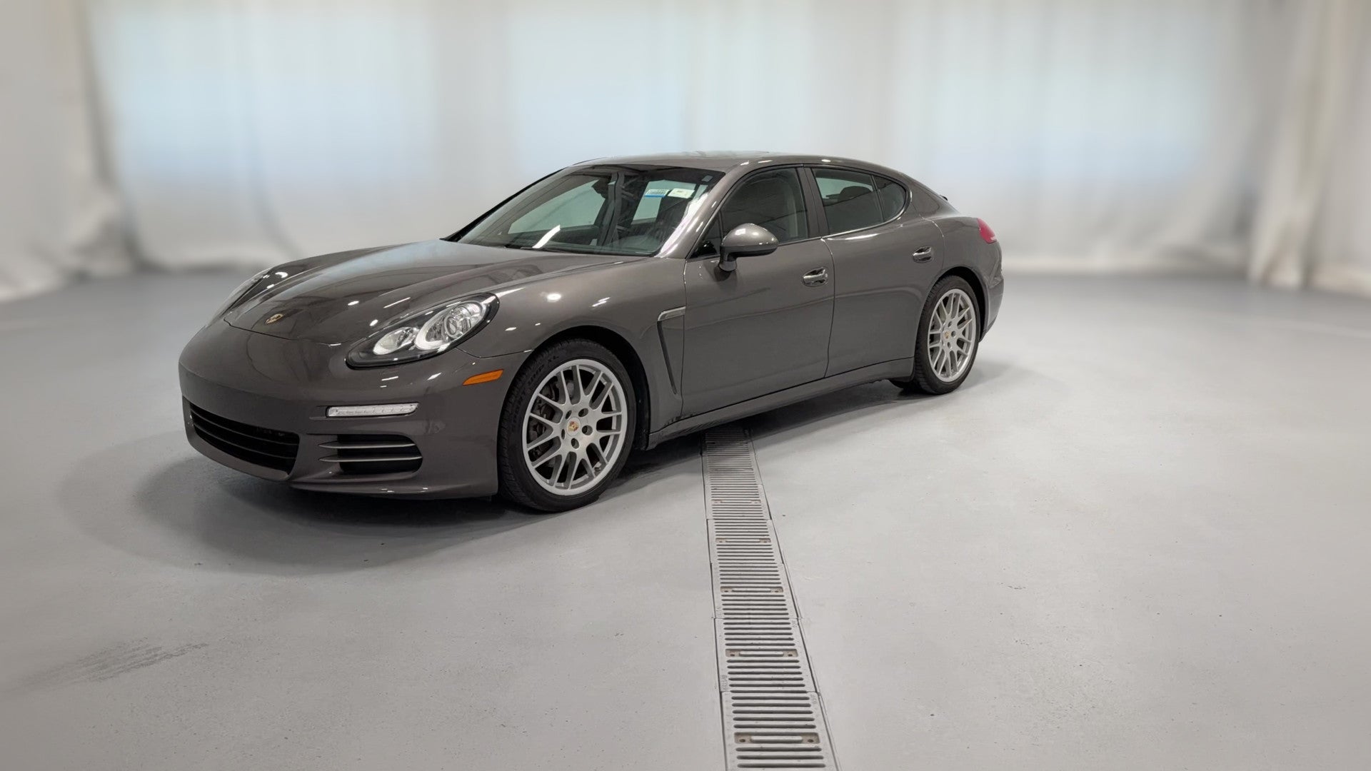 2014 Porsche Panamera vehicle photo