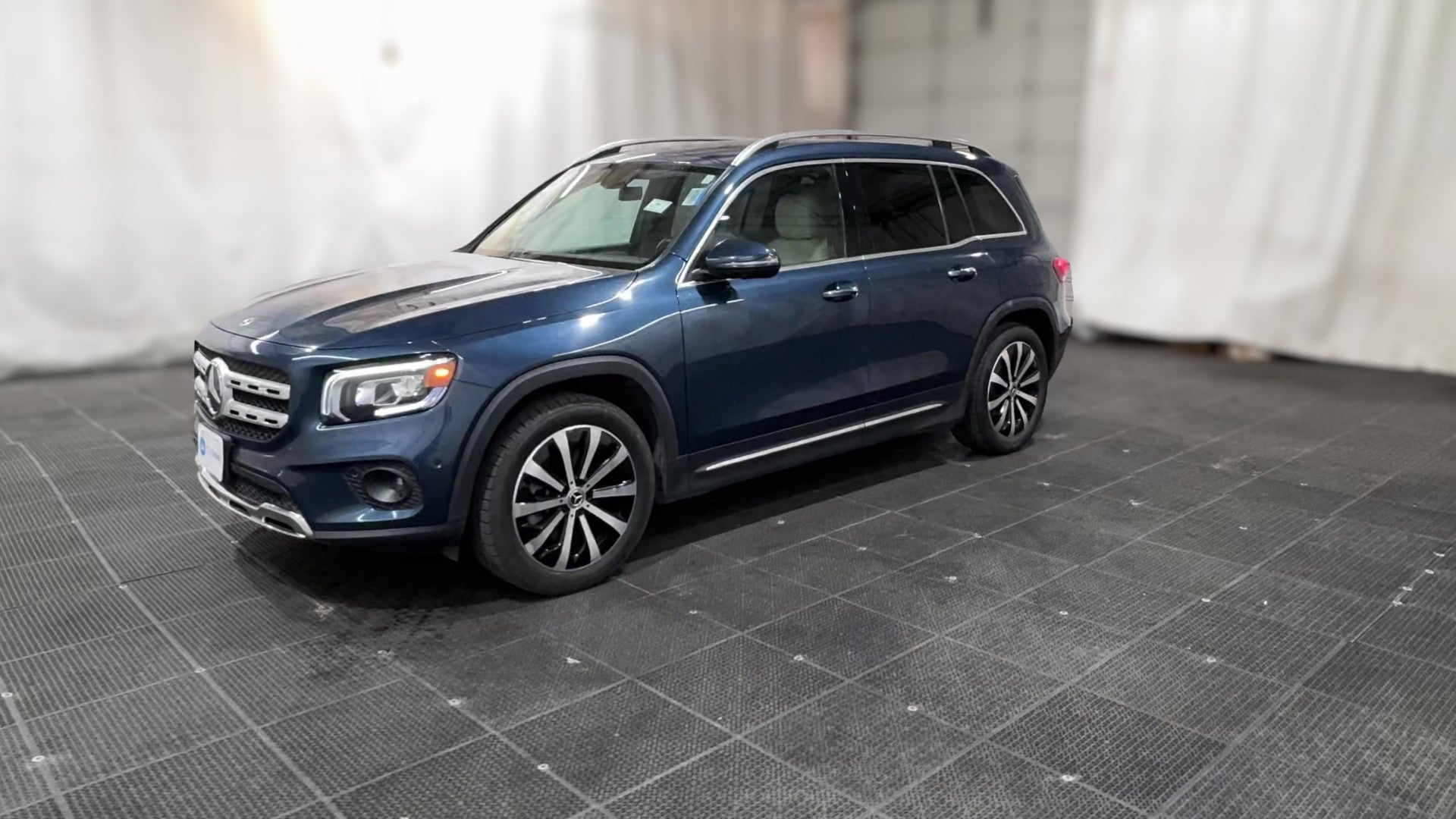 2023 Mercedes-Benz GLB vehicle photo