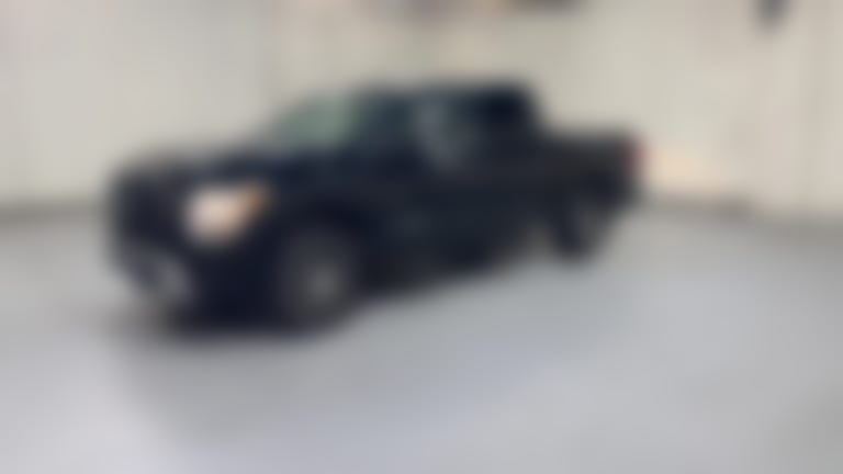 2023 Nissan Titan Crew Cab vehicle photo